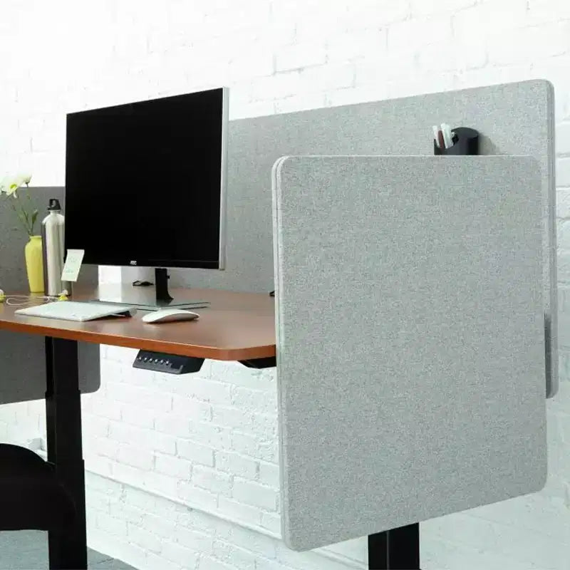 Bureau debout avec panneau d'isolation phonique à fixer